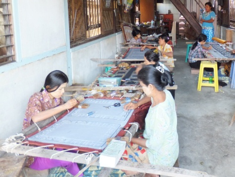 マンダレーの刺繍工房