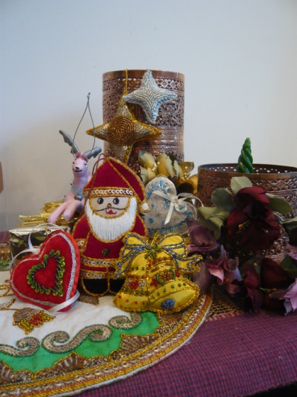 マンダレー刺繍のXmasデコレーション