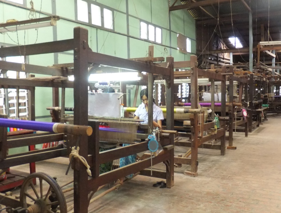 マンダレーの織物学校